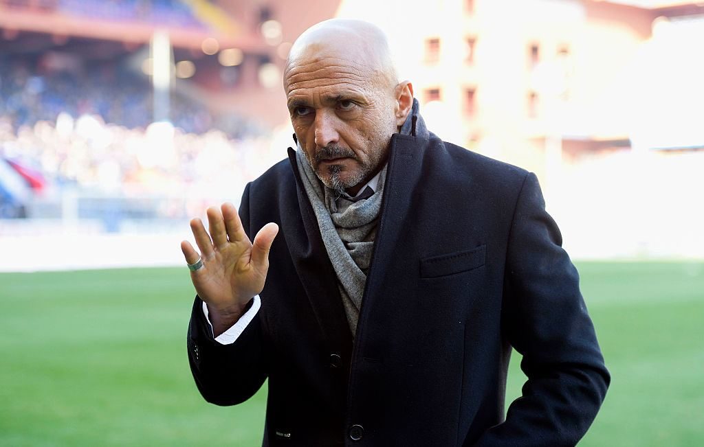Roma di nuovo seconda: Crotone lotta ma si arrende 2-0