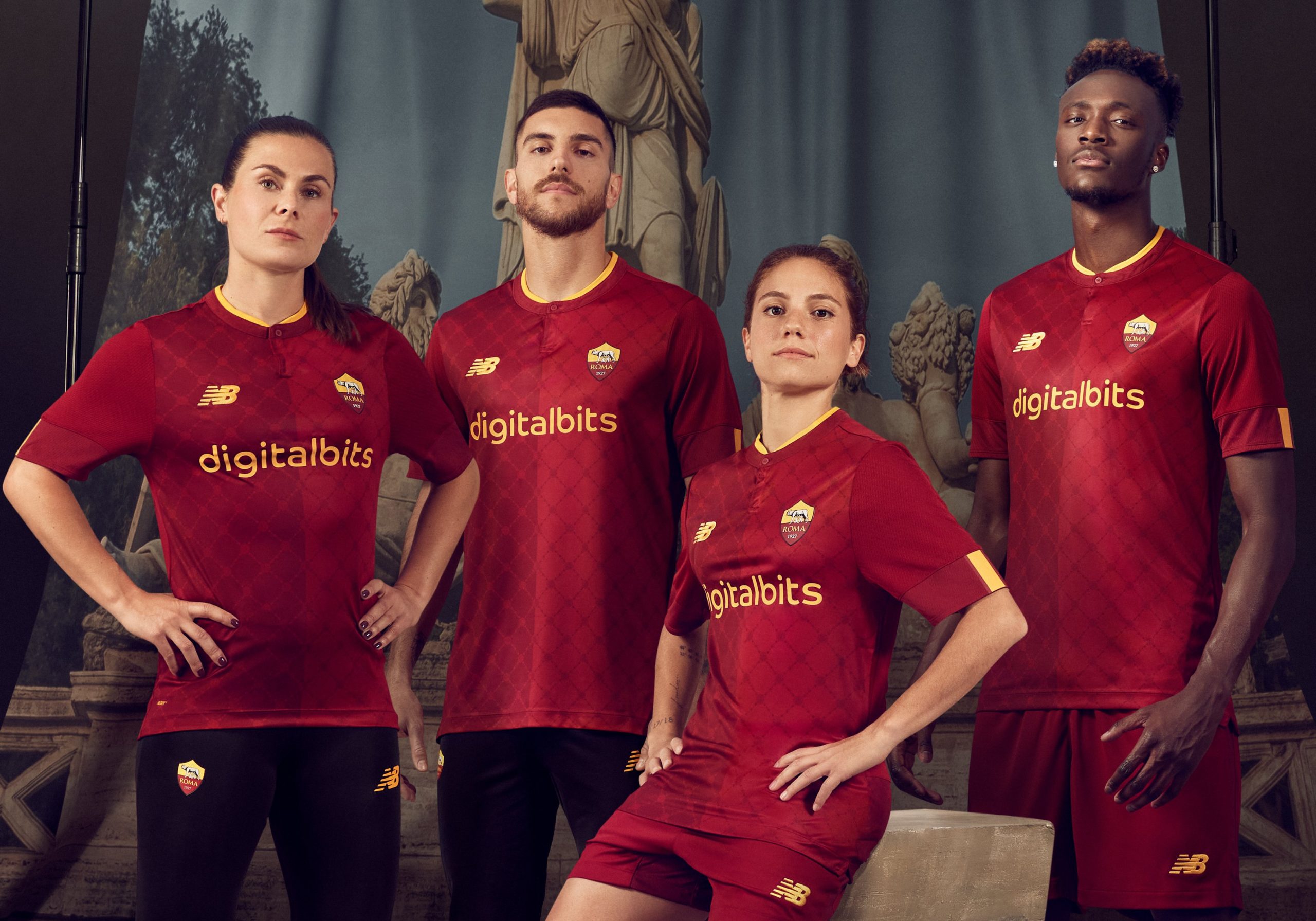 Roma, ecco la nuova maglia 2022/2023 presenti Abraham e Zaniolo