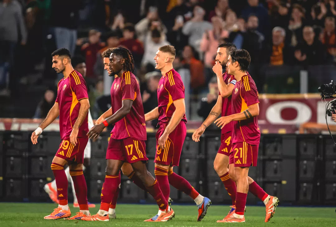 Roma-Parma 2-1: la squadra di Gasperini torna a vincere all’Olimpico e aggancia il Napoli in vetta alla Serie A