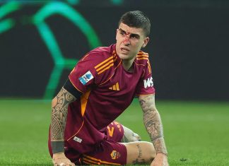 Roma, Mancini operato al naso dopo lo scontro con l’Udinese: frattura ridotta chirurgicamente, giocherà con una mascherina contro il Cagliari